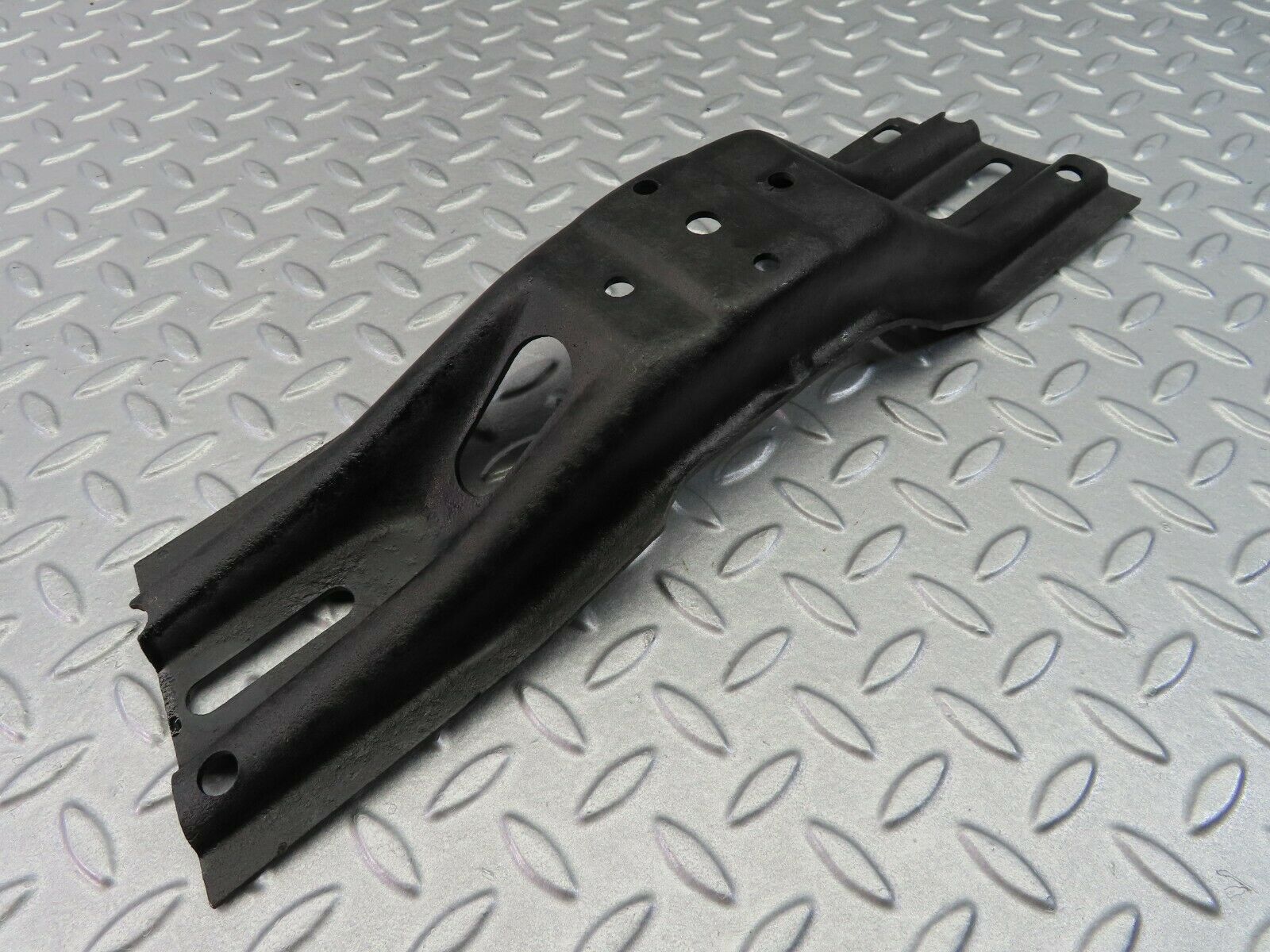 7832 Mercedes-Benz W115 220D Gearbox Mount Bracket