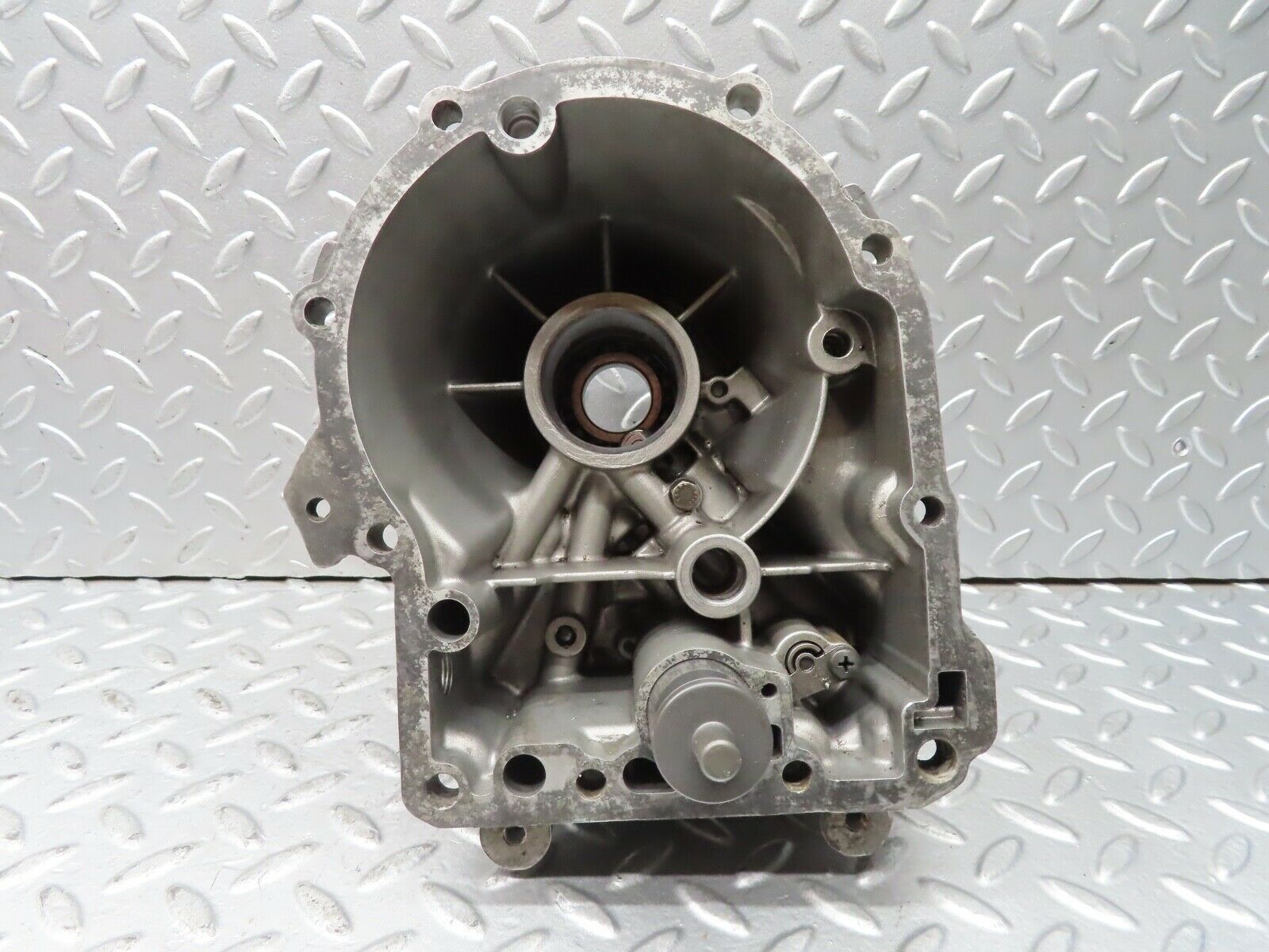 19772 Mercedes-Benz W123 722.122 Automatic Gearbox Rear Housing 1152709311
