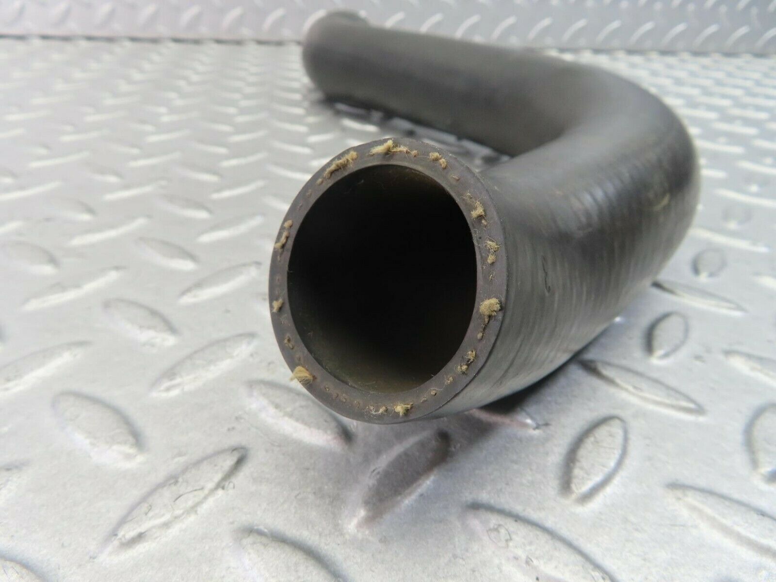 8531 Mercedes-Benz R107 Radiator Hose 1075010682
