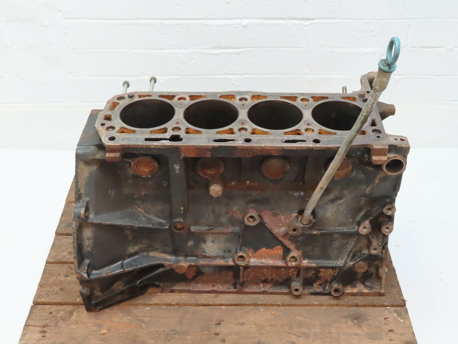 4097 Mercedes-Benz S123 200T Wagon Engine Block M102.920 1020110501