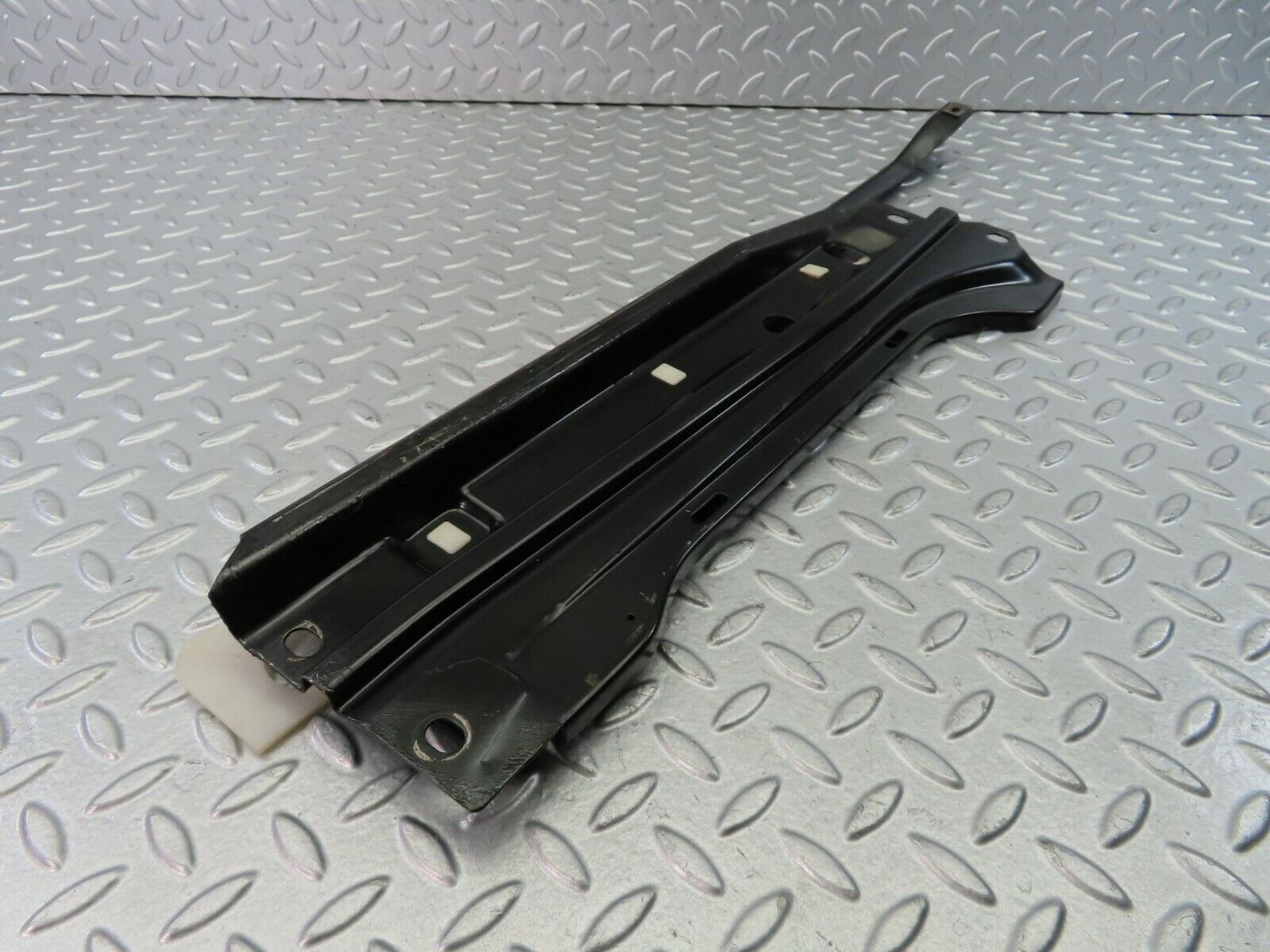 9314 Mercedes-Benz C124 300CE Coupe Rear Window Channel Support Left