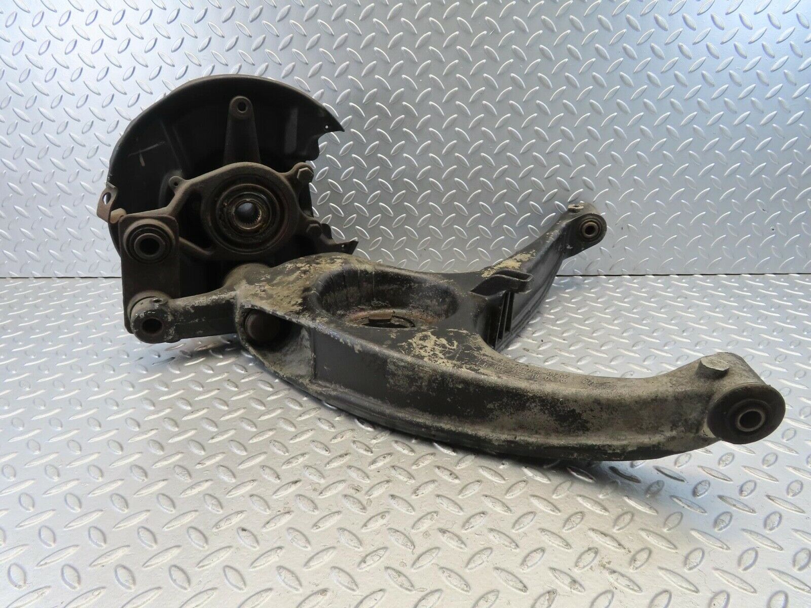 11625 Mercedes-Benz W116 450SE Trailing Arm Control Arm Rear Left 1073521804