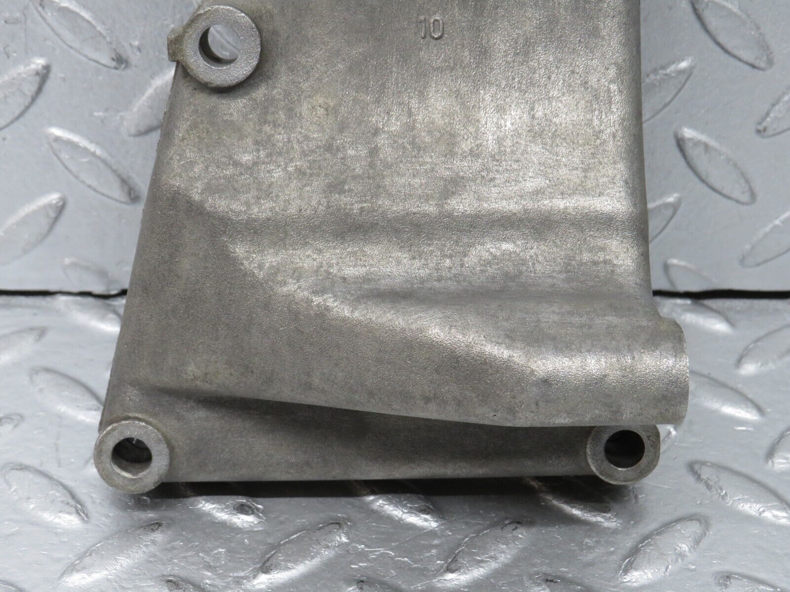 38815 Mercedes-Benz W201 190E 2.6L Alternator Generator Bracket 1031550435