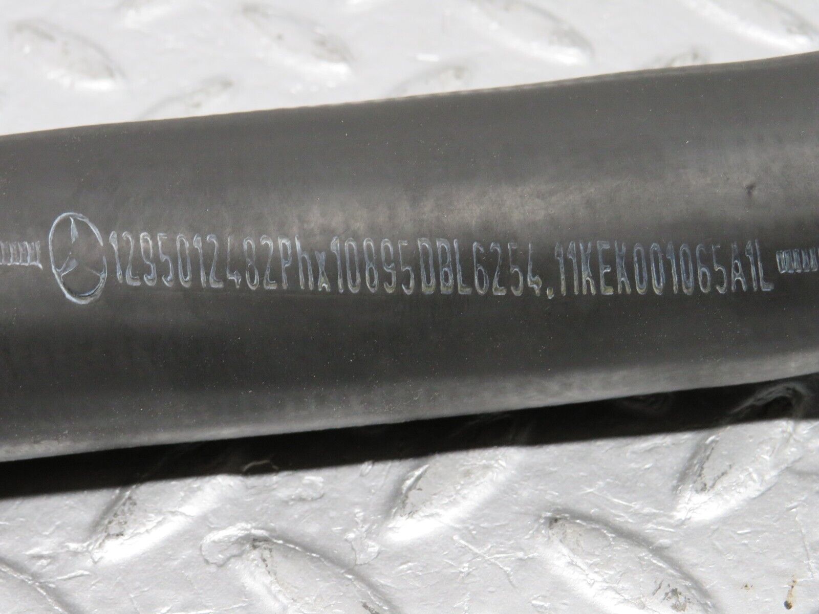 39588 Mercedes-Benz R129 320SL Coupe Radiator Lower Hose Pipe 1295012482