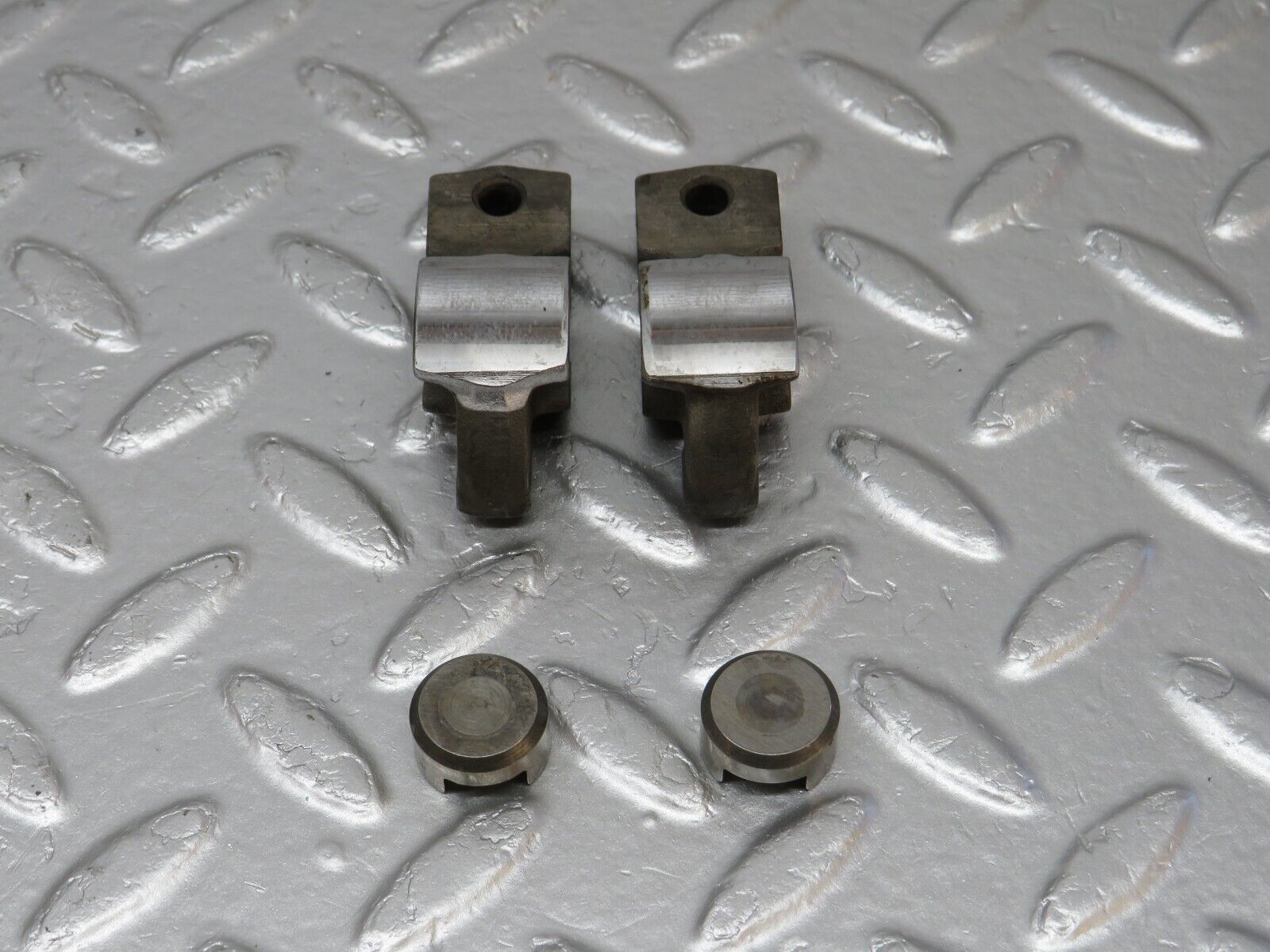40049 Mercedes-Benz R107 350SL Rocker Arm With Valve Tappet