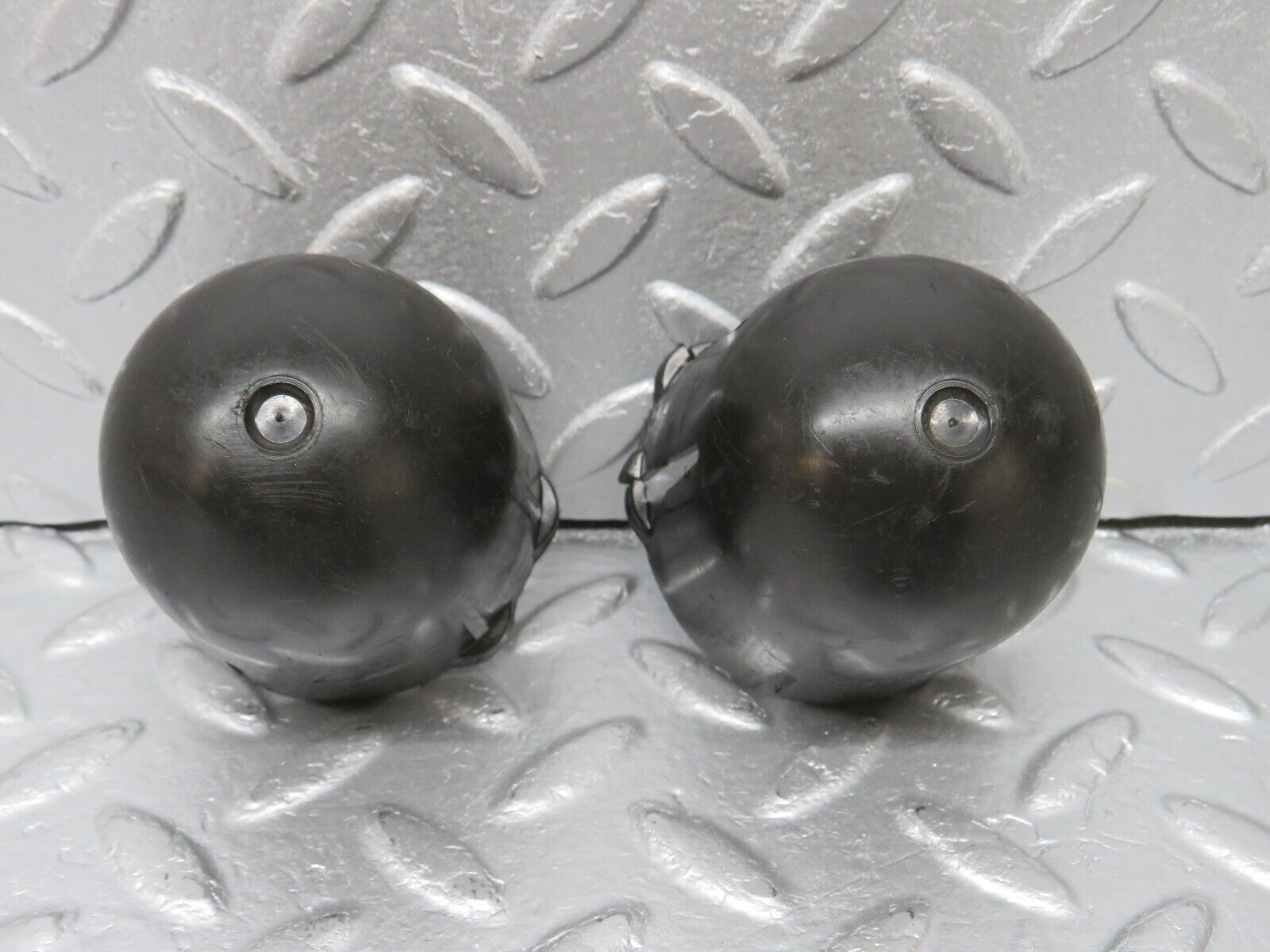40313 Mercedes-Benz W110 230 Rear Shock Absorber Top Plastic Cap 2x