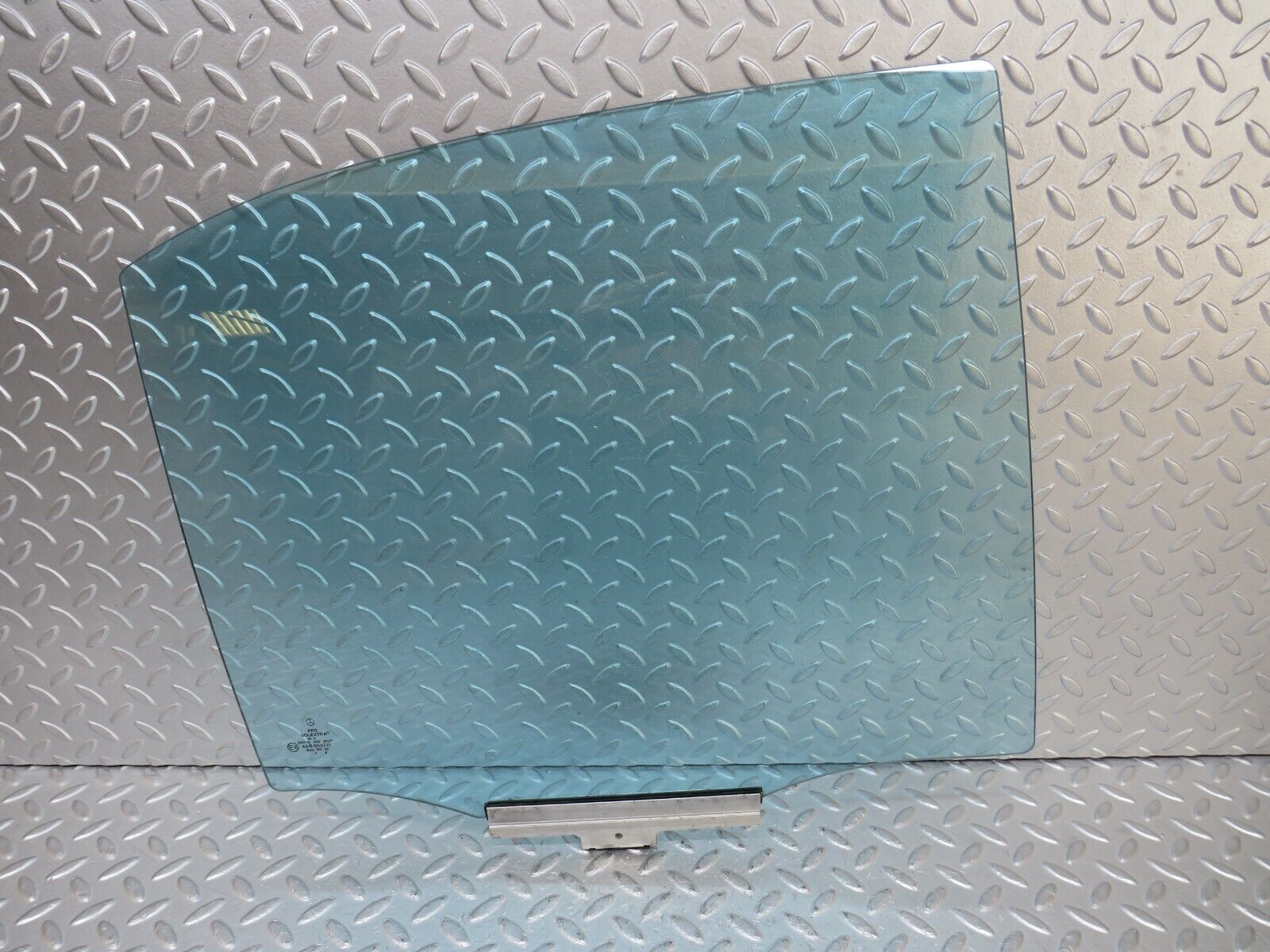 34974 Mercedes-Benz W210 320E Rear Right Door Window Glass
