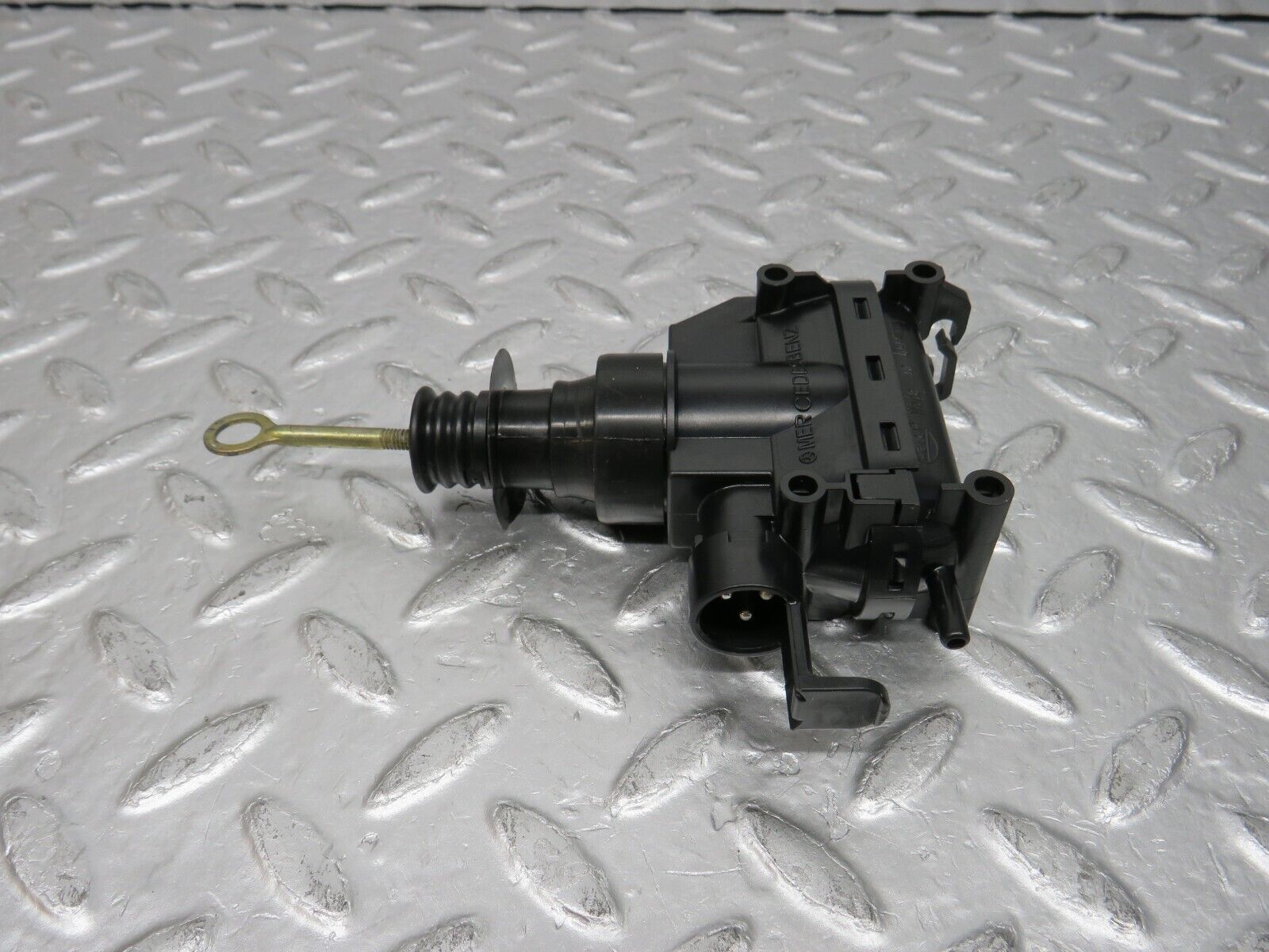 32447 Mercedes-Benz S124 300TE Wagon Door Lock Vacuum Actuator Front Left