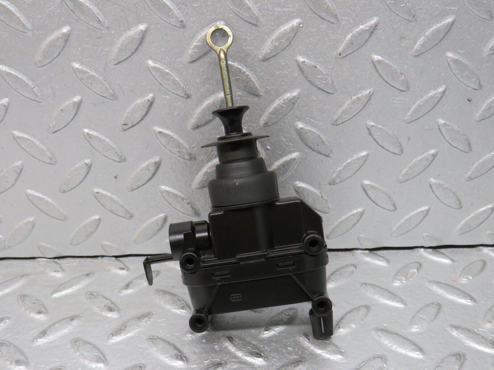 37772 Mercedes-Benz A124 320E Cabriolet Left Door Lock Vacuum Actuator