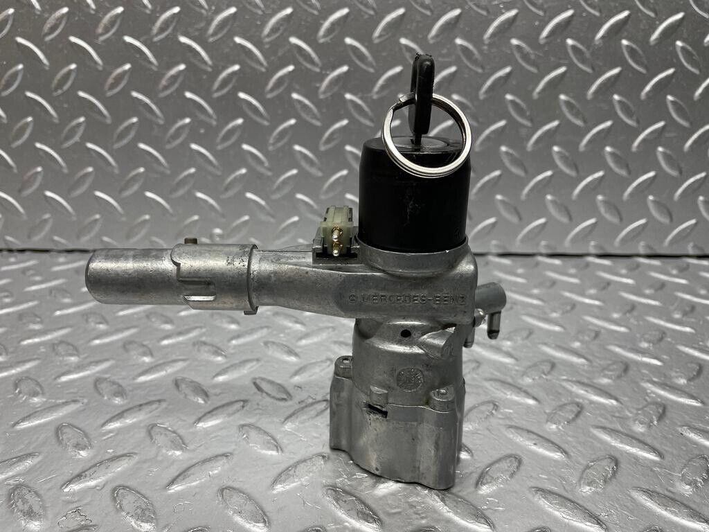 30200 Mercedes-Benz S123 240D Wagon Steering Lock Ignition Switch With Key