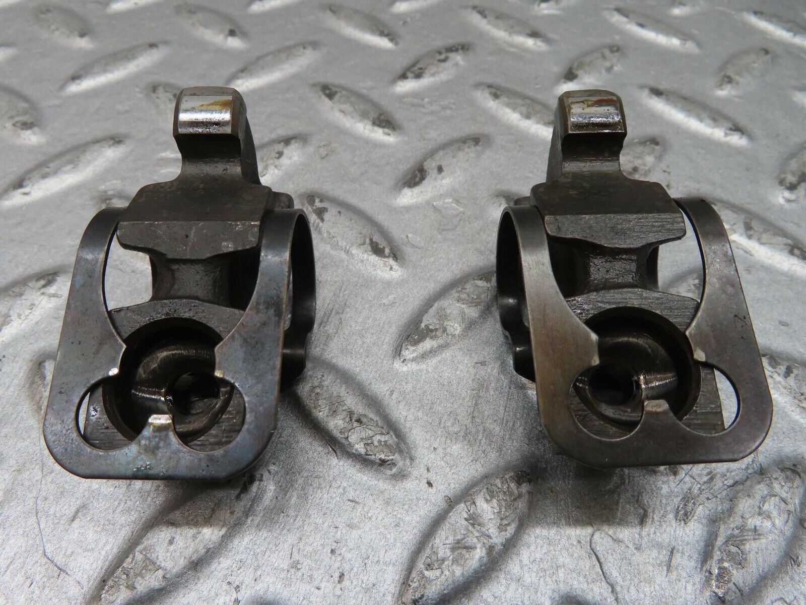 13792 Mercedes-Benz R107 450SL Valve Rocker Arm Set With Retaining Spring