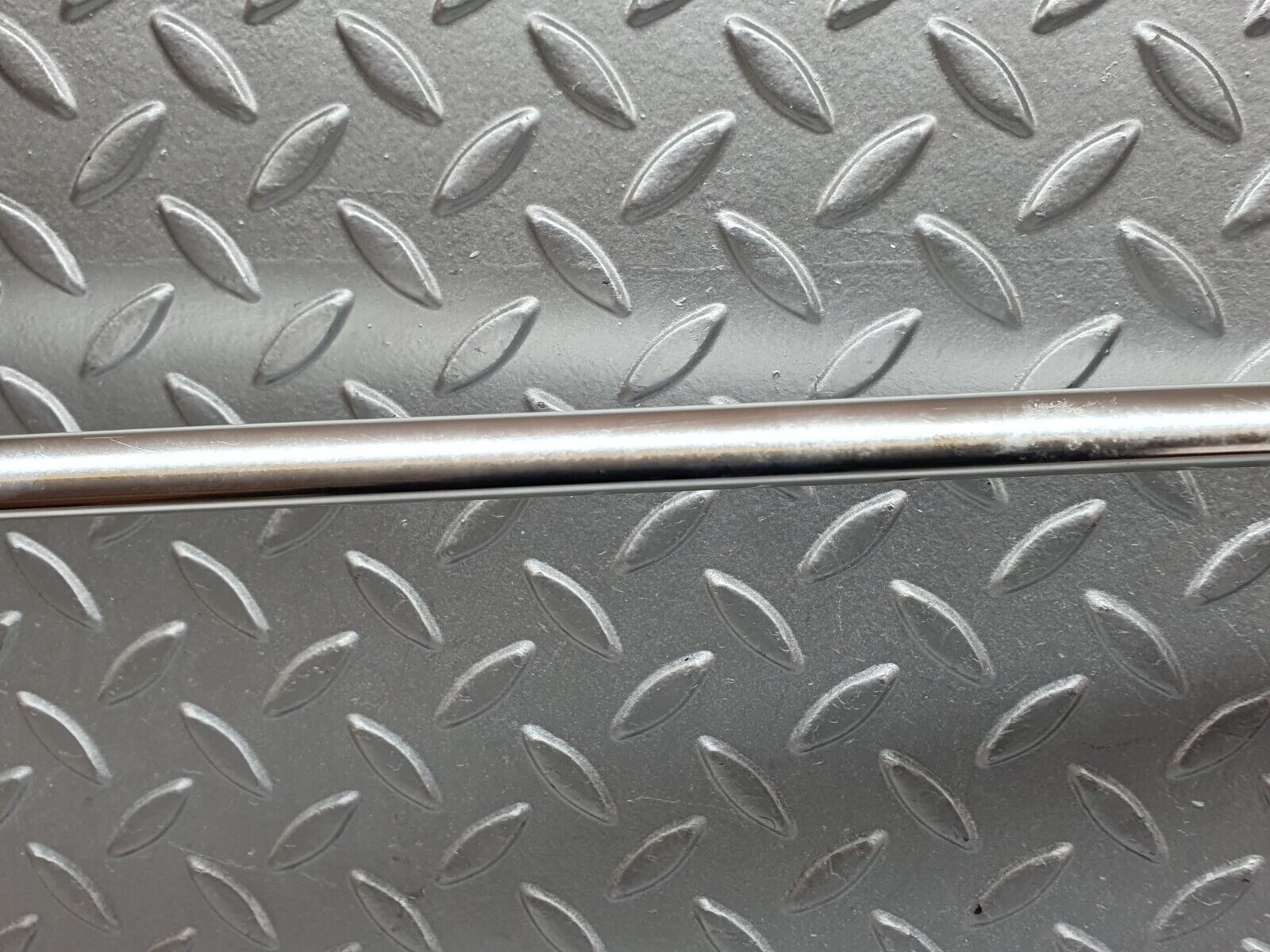 41261 Mercedes-Benz W126 300SE Roof Chrome Trim Right Side