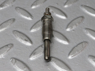 32894 Mercedes-Benz W123 300D Glow Plug Bosch Y-902R 046