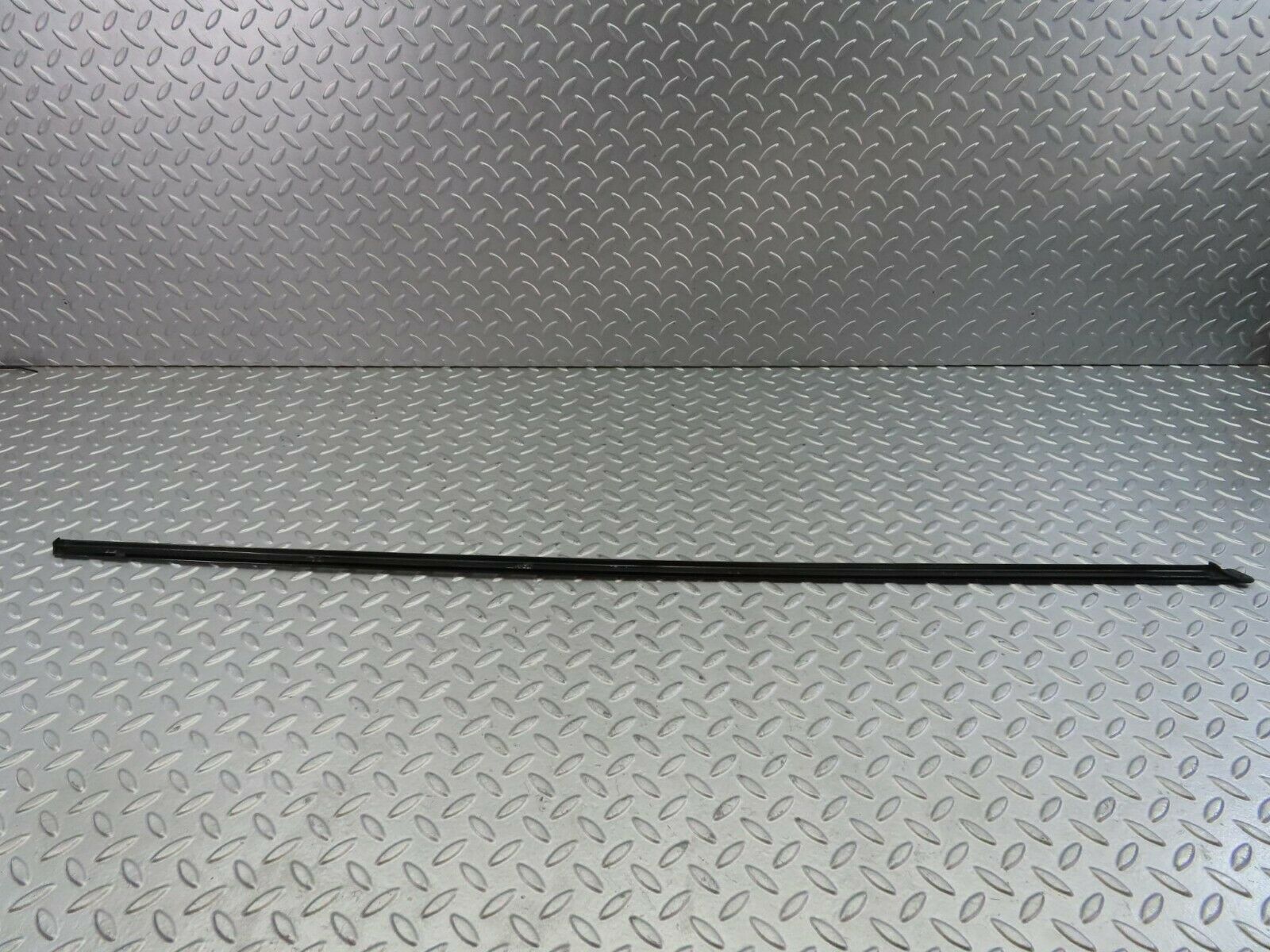 9542 Mercedes-Benz C124 300CE Coupe Front Left Door Chrome Trim