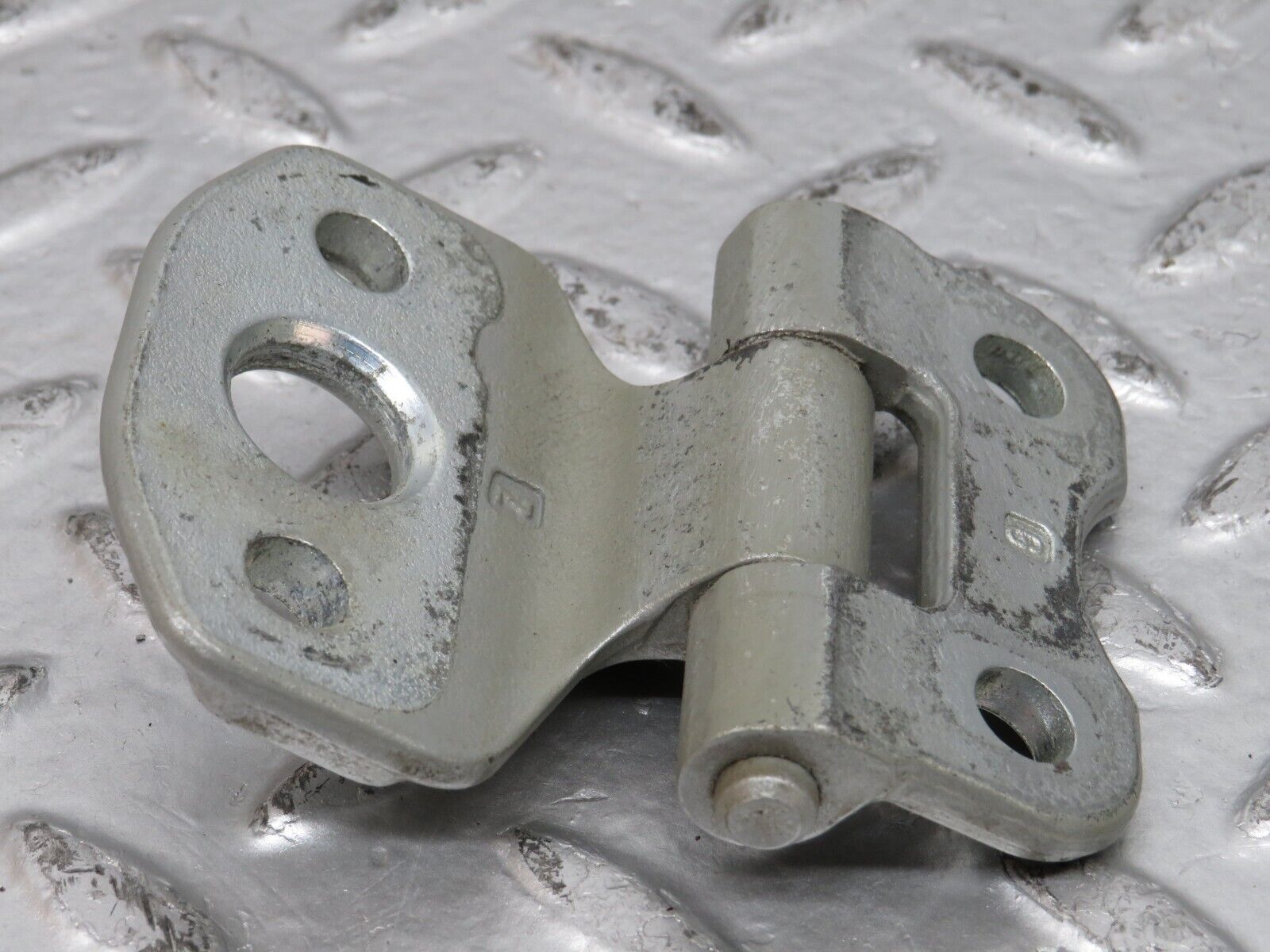 24872 Mercedes-Benz W140 S320 Left Door Hinges Pair