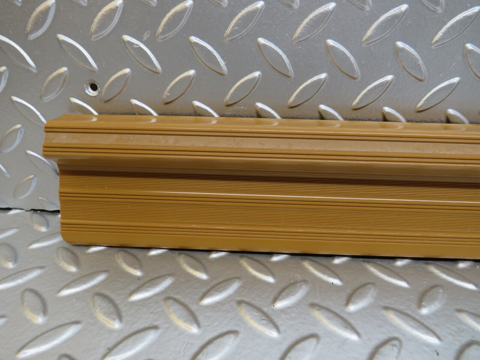 25434 Mercedes-Benz W123 200 Front Right Door Sill