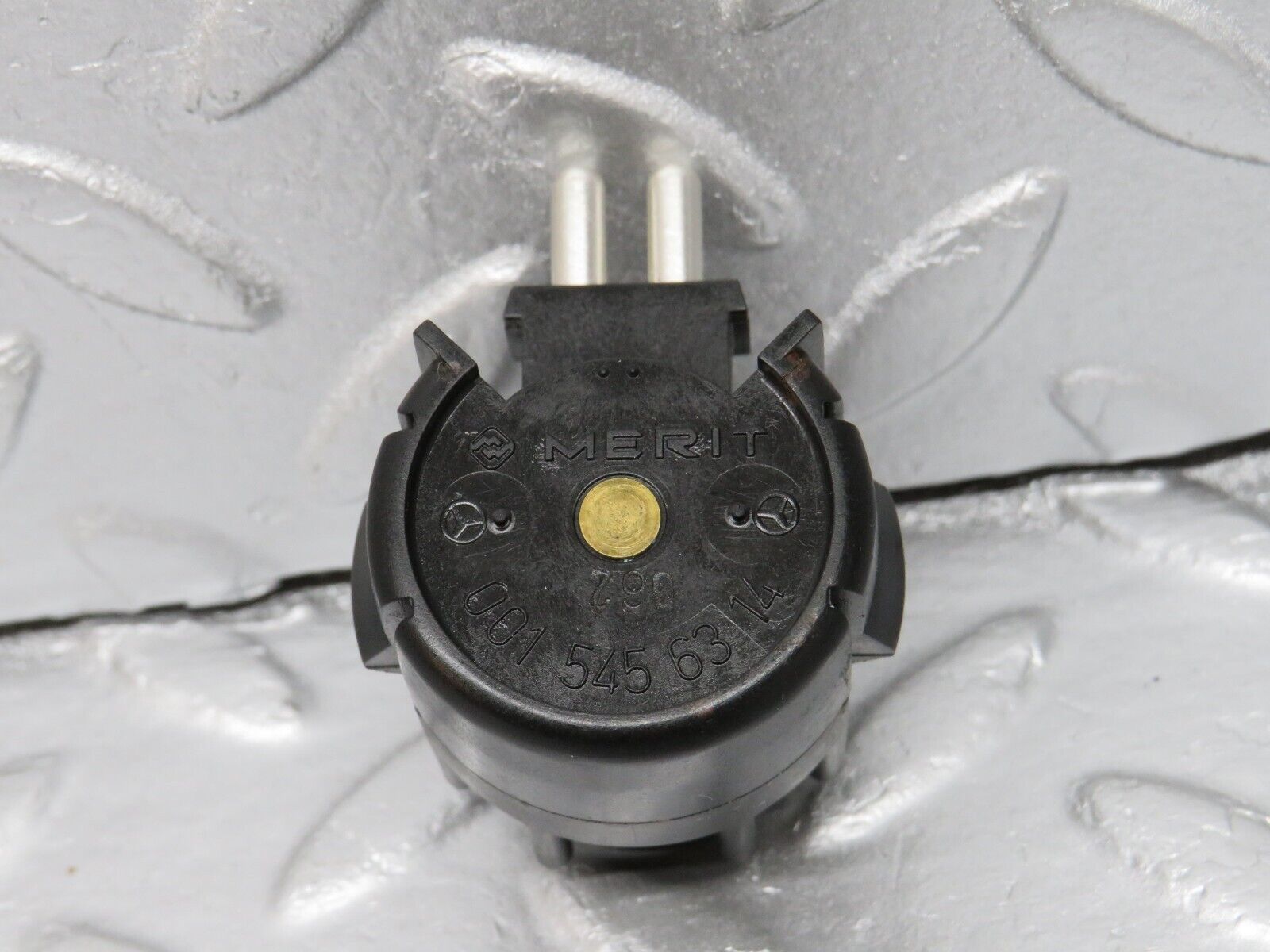 40683 Mercedes-Benz W123 300D Kick Down Switch 0015456314