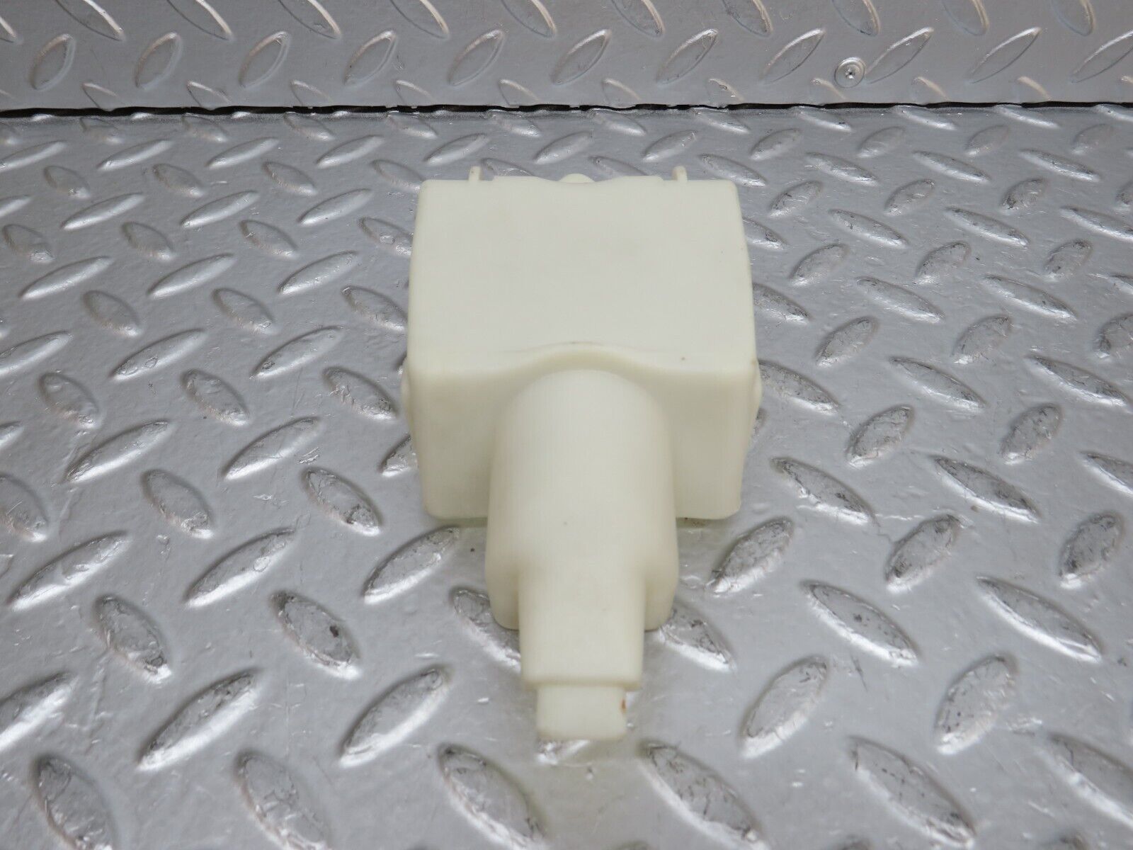 29337 Mercedes-Benz W124 230E Rear Door Lock Vacuum Actuator Cover 1248050590