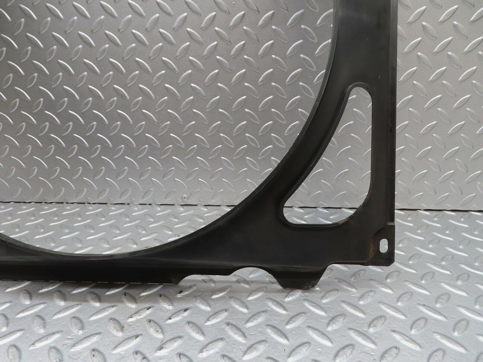 14309 Mercedes-Benz W116 350SE Radiator Fan Shroud Fan Cover 1165050355