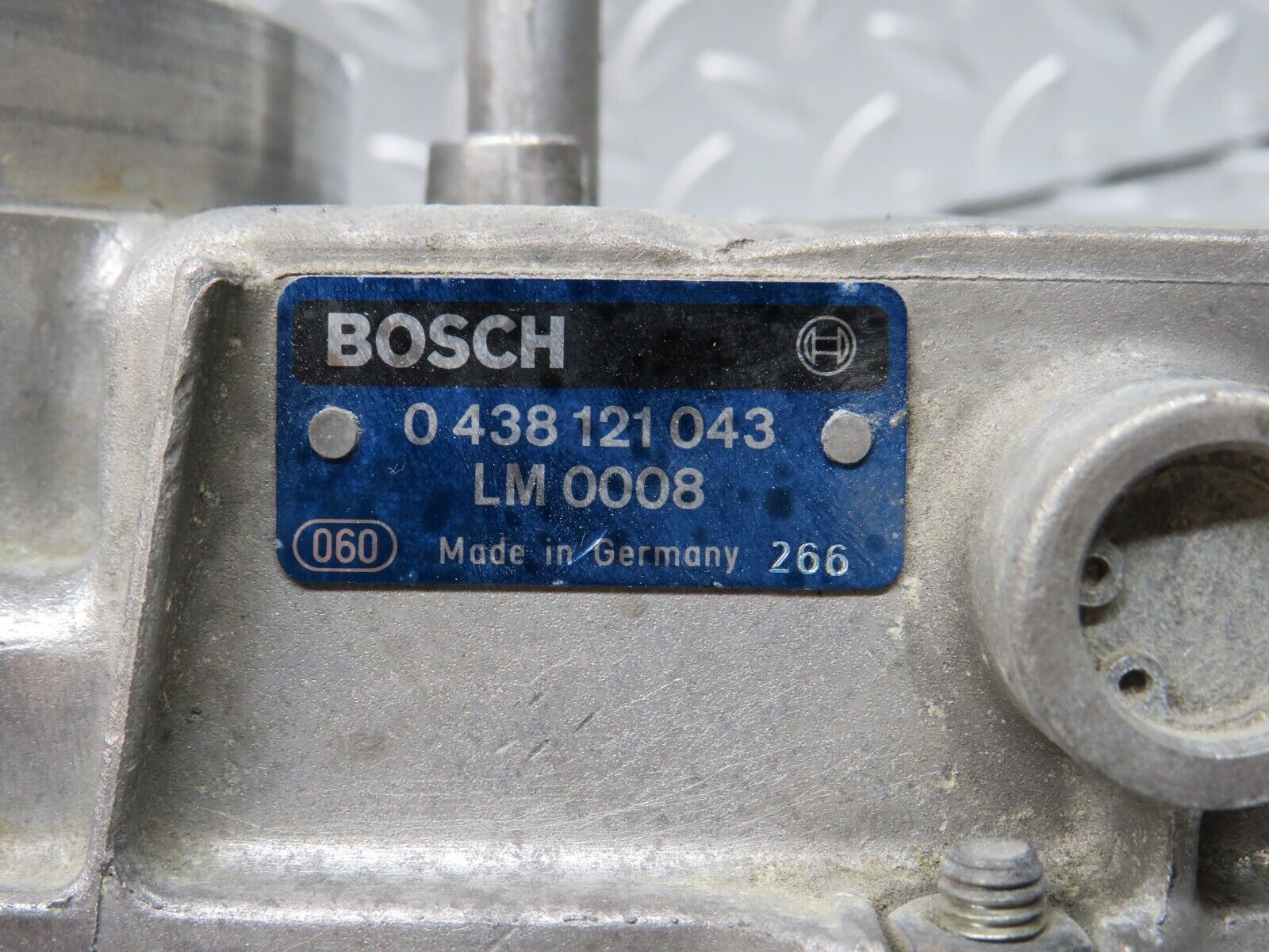 30458 Mercedes-Benz W124 230E Air Flow Mass Meter Sensor Bosch 0438121043