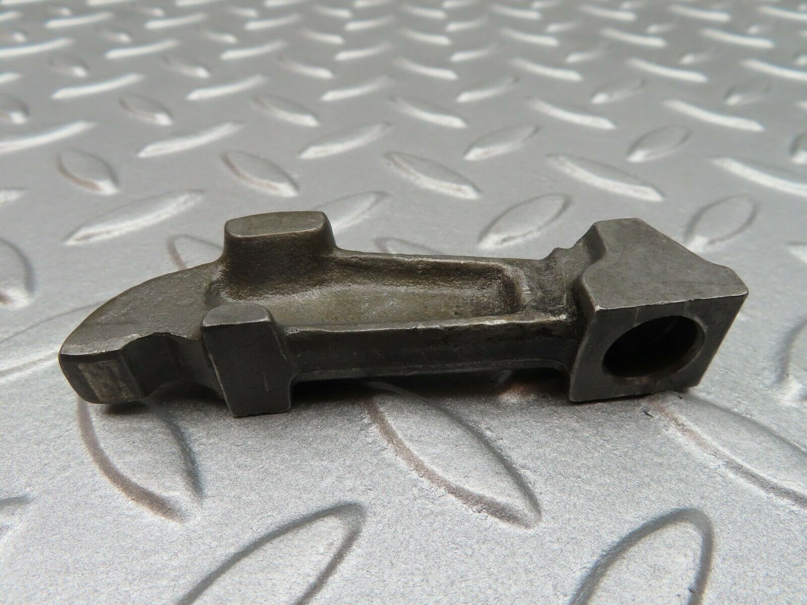 3532 Mercedes-Benz W108 280SE Valve Rocker Arm With Retaining Spring