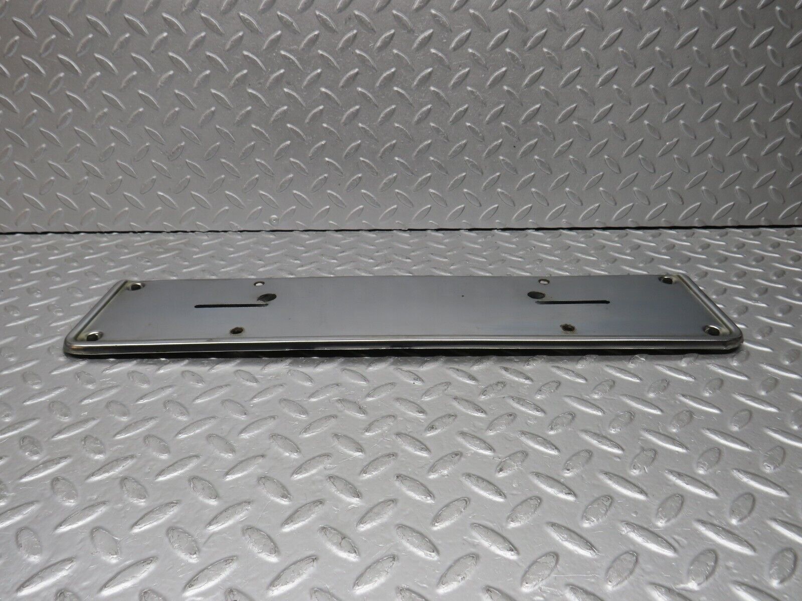 38162 Mercedes-Benz A124 320E Cabriolet Rear number Plate Holder