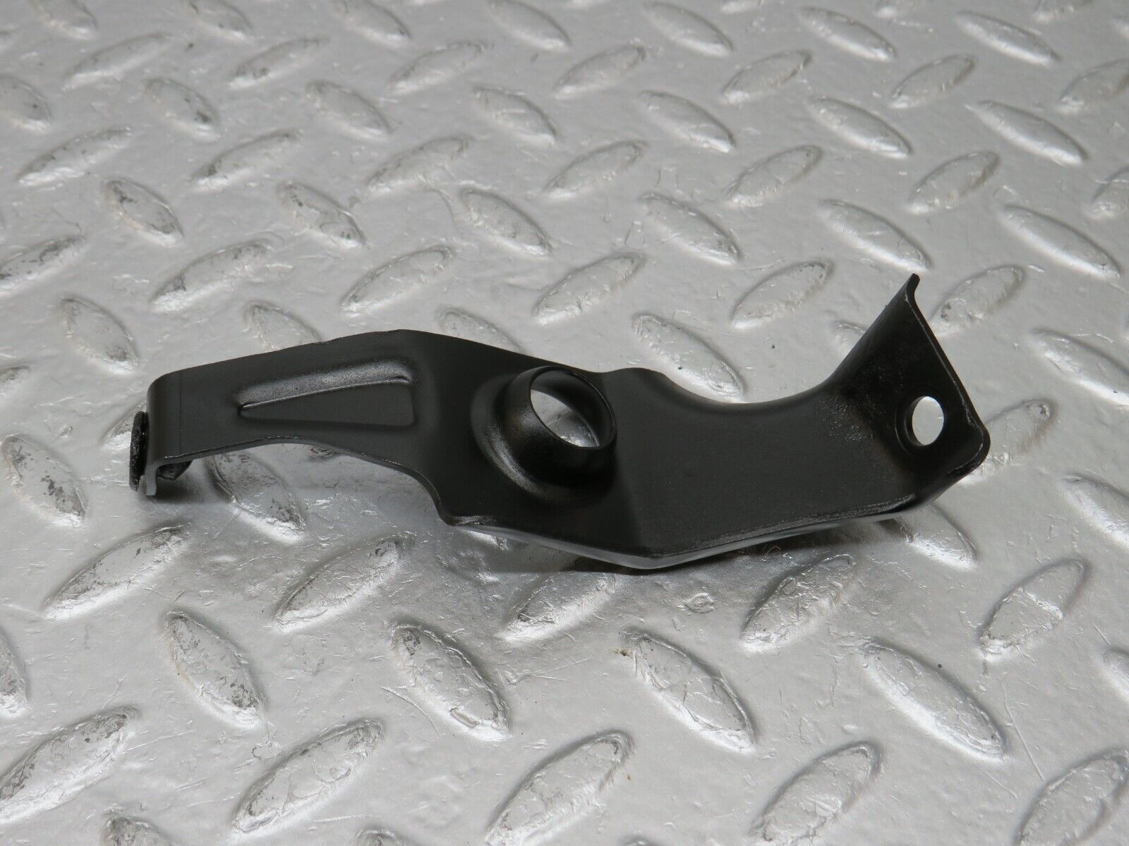 34589 Mercedes-Benz C126 380SEC Coupe Starter Motor Wire Bracket