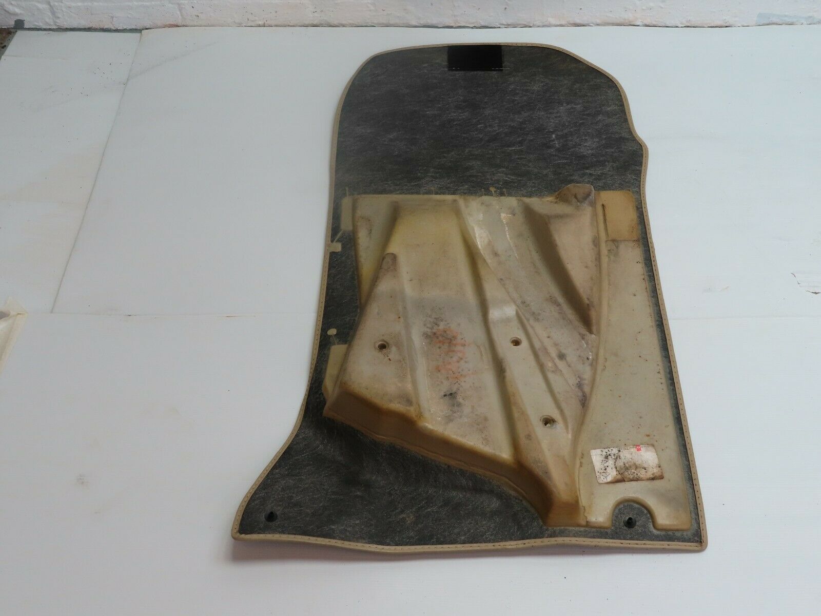 5456 Mercedes-Benz W124 230E Floor Carpet Beige