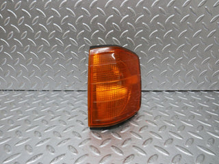 25223 Mercedes-Benz W201 190D Indicator Light Front Left Bosch 1305232911