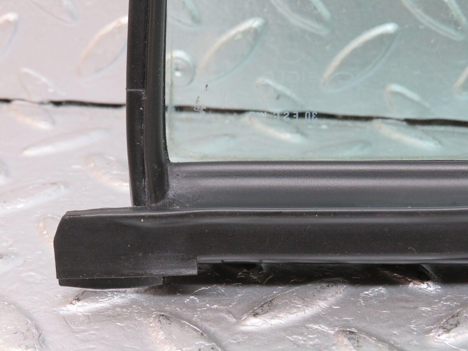 33827 Mercedes-Benz W201 190E 2.0L Rear Right Quarter Window Glass 2017350624