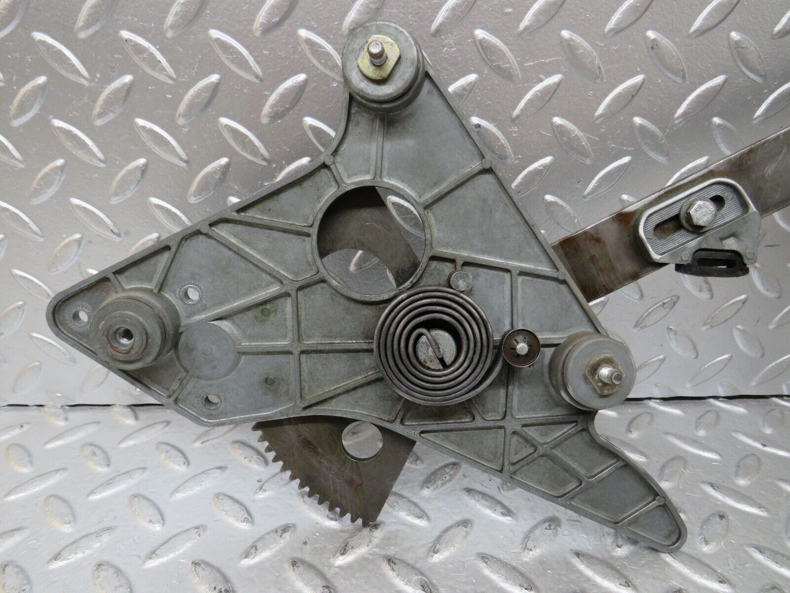 26136 Mercedes-Benz W116 450SE Rear Left Power Window Regulator 1167300346