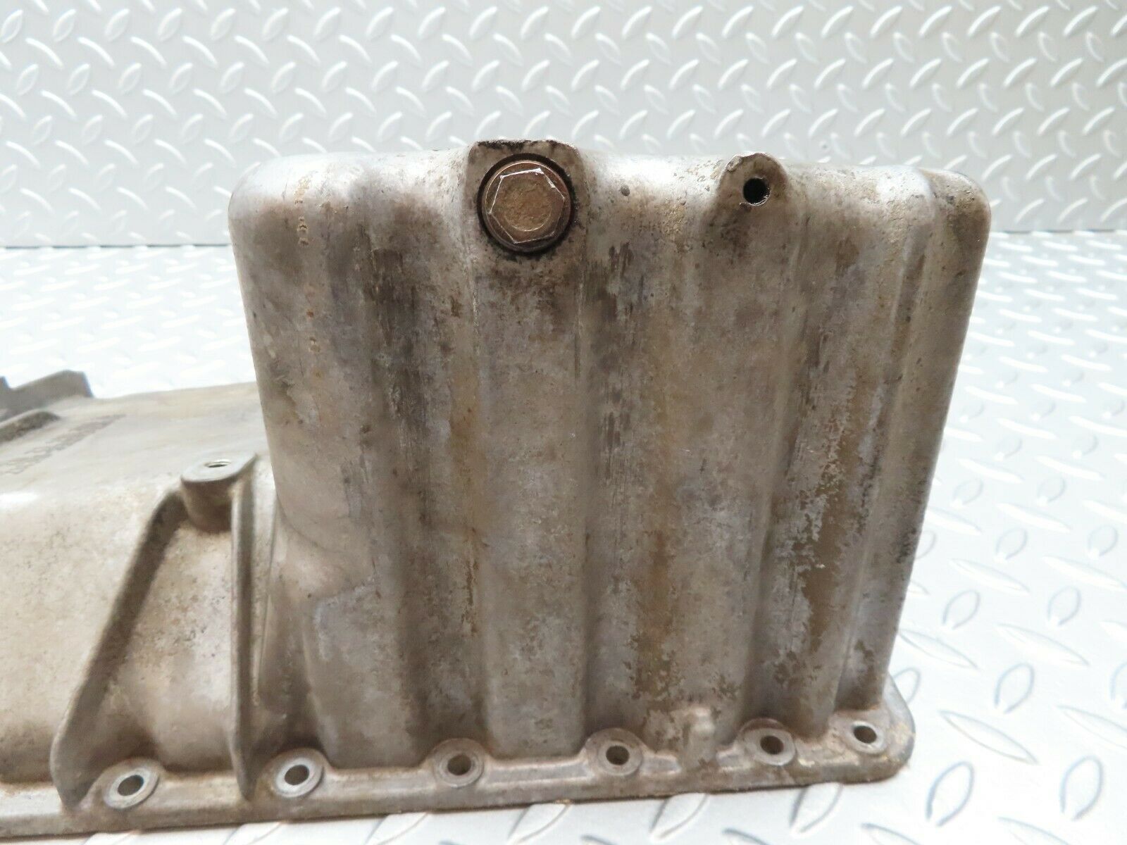 4094 Mercedes-Benz S123 200T Wagon Oil Pan Oil Sump 1020141202