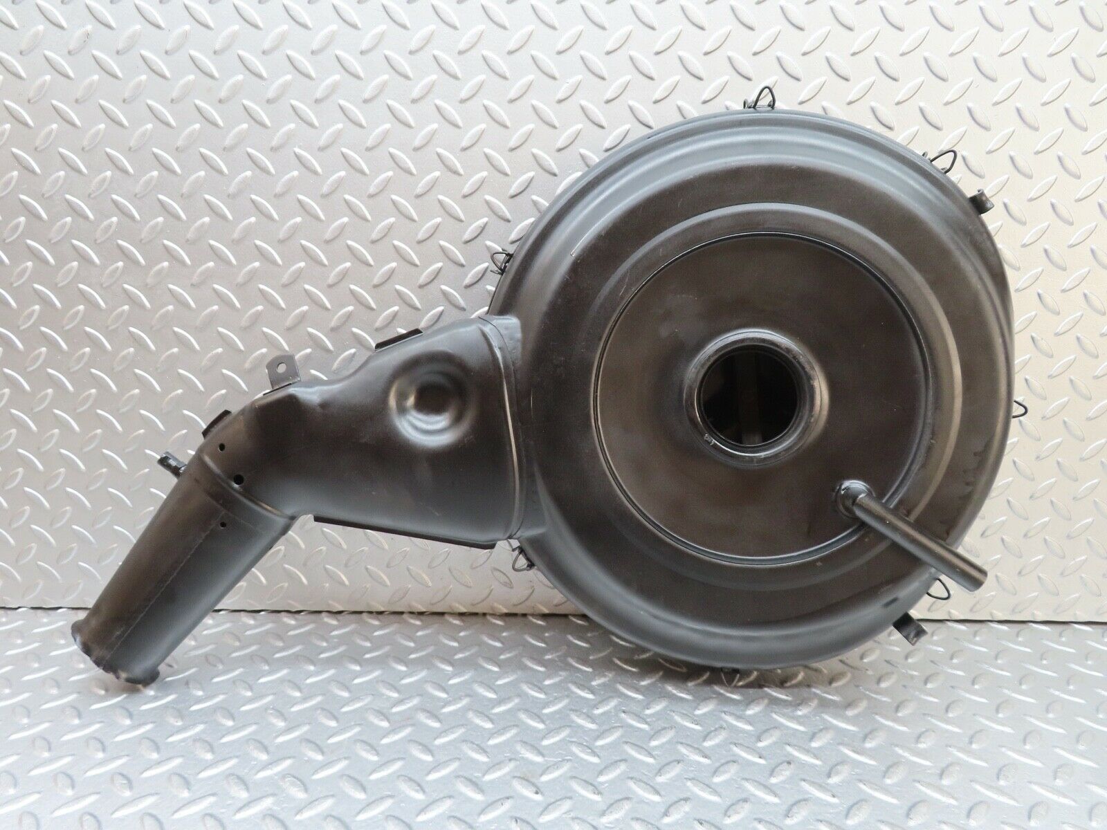 18495 Mercedes-Benz W116 350SE Air Filter Box Housing 0070942702