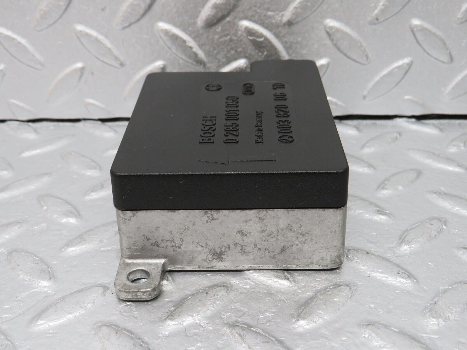 39100 Mercedes-Benz R107 500SL Crash Sensor Bosch 0038200610 0285001050