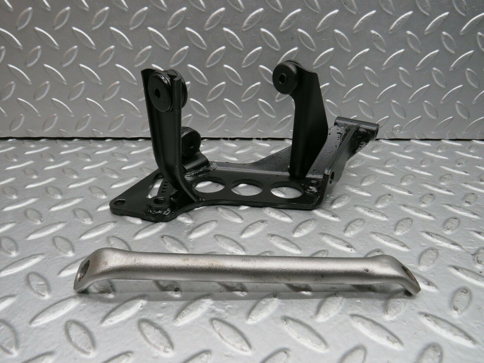 22283 Mercedes-Benz S123 280TE Wagon Power Steering Pump Holder Bracket