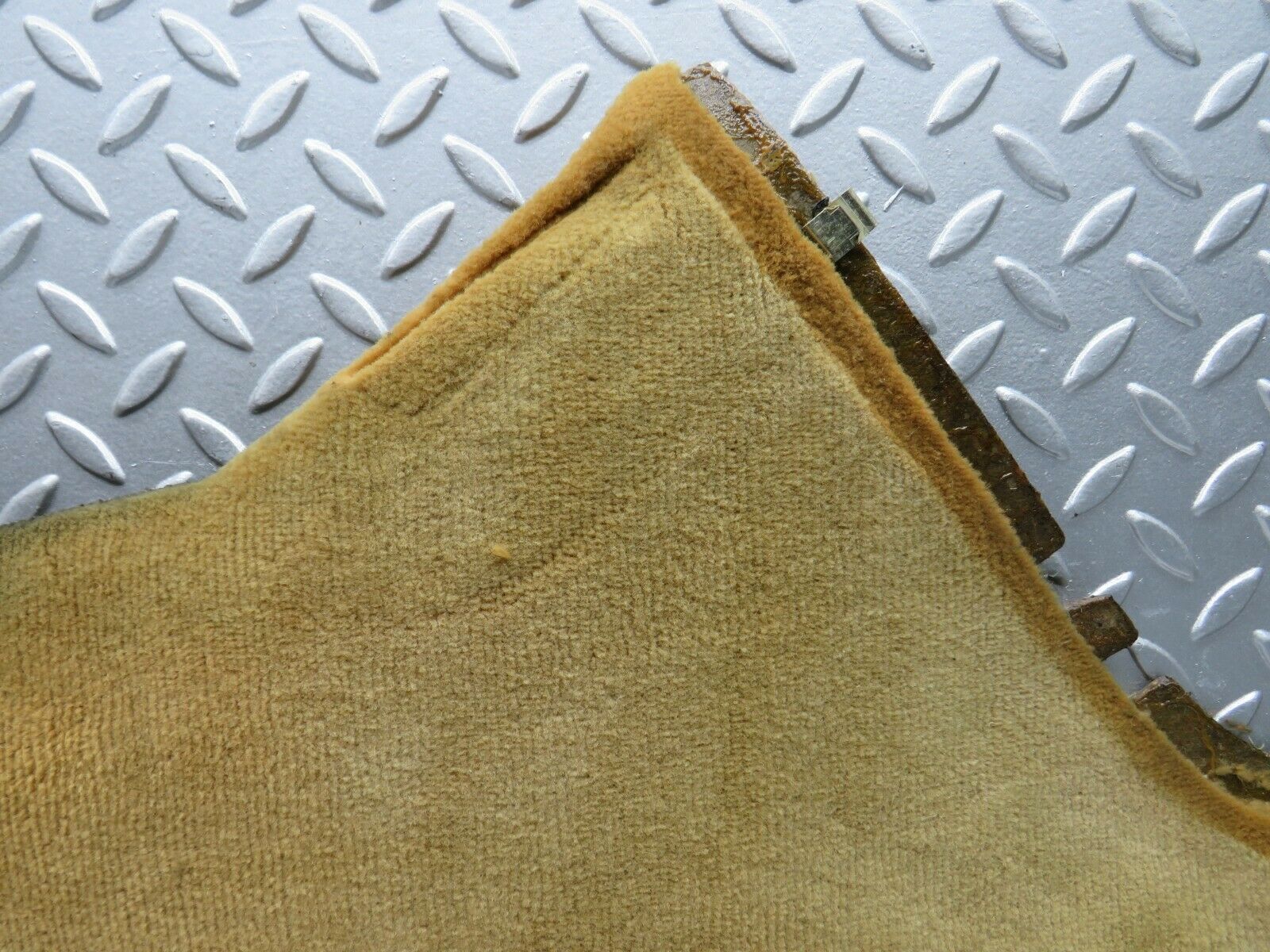 22130 Mercedes-Benz S123 280TE Centre Console Carpet Palomino Left Side