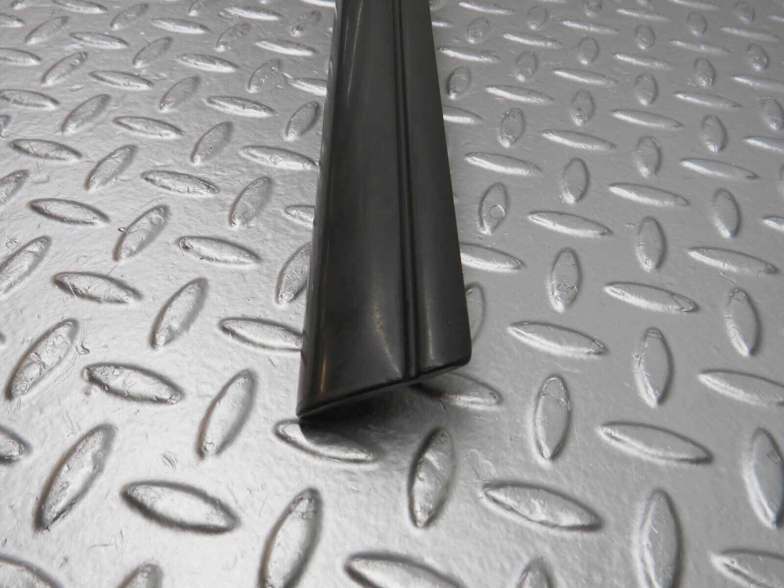 32300 Mercedes-Benz S124 300TE Wagon Front Left Door Lower Moulding Trim