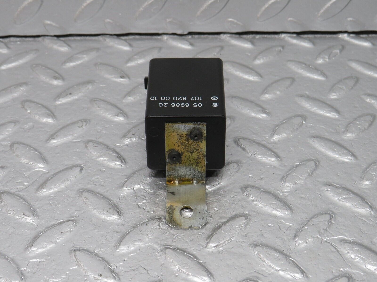 40685 Mercedes-Benz W123 300D Rear Heated Window Relay 1078200010 05898620