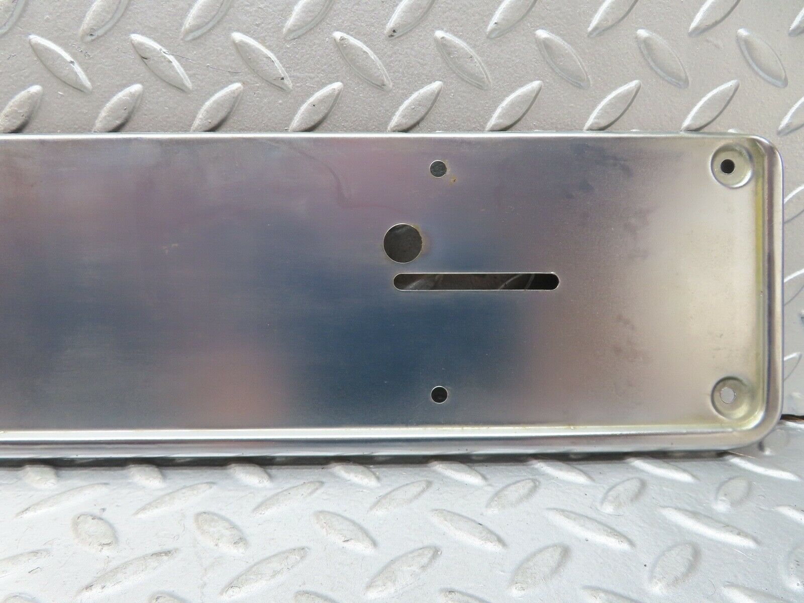 17674 Mercedes-Benz W116 450SEL  Rear number Plate Holder