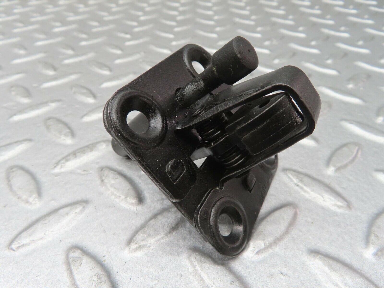 13561 Mercedes-Benz W123 200 Bonnet Lock Catch