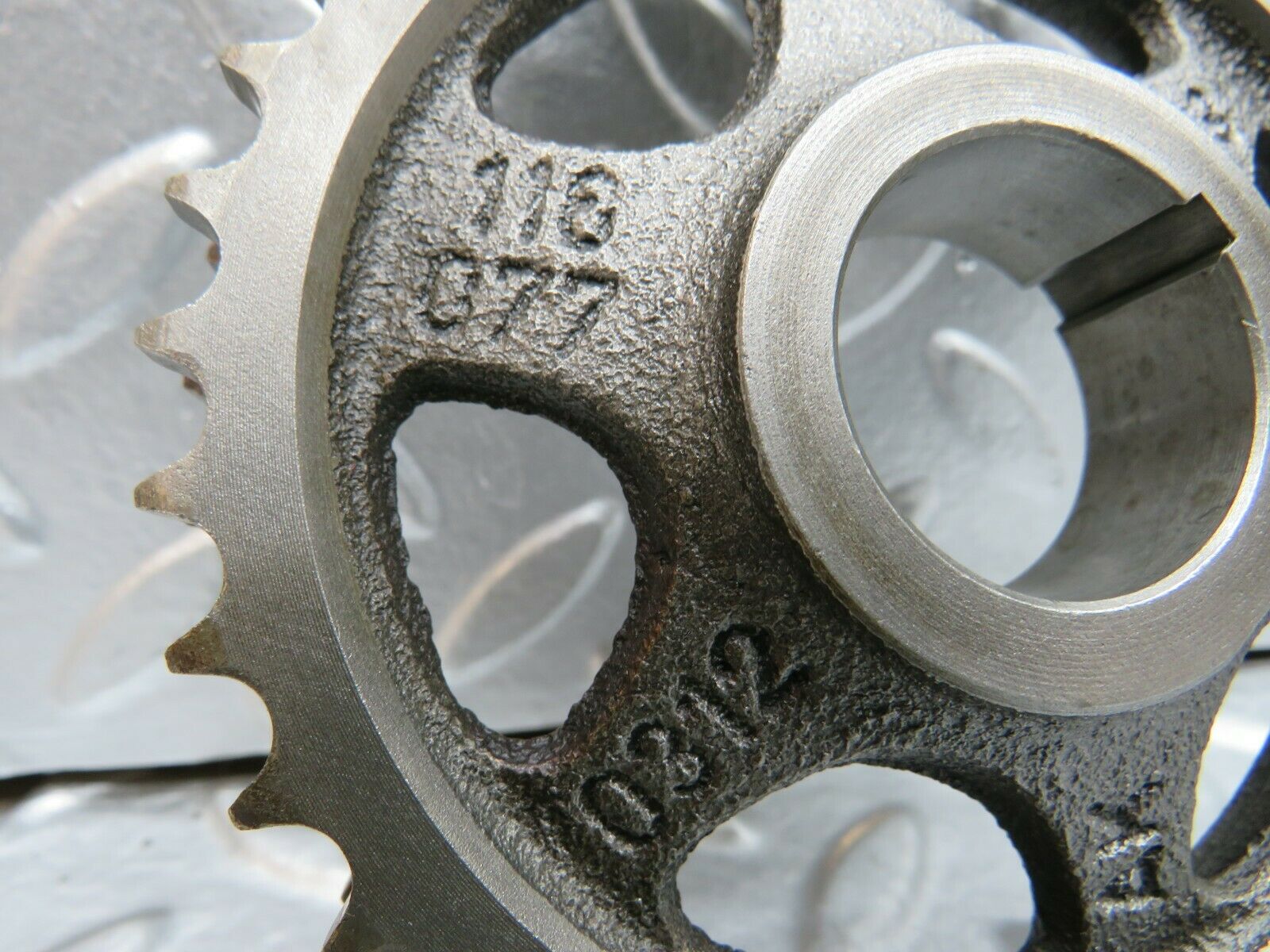 22261 Mercedes-Benz S123 280TE Wagon Timing Gear 1160770312