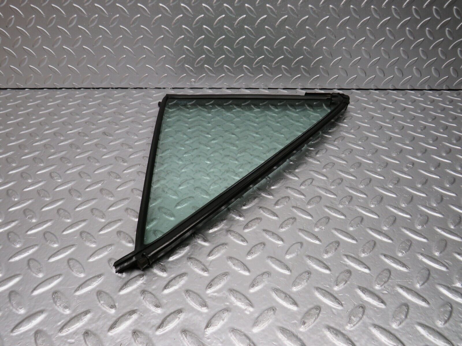 30443 Mercedes-Benz W124 230E Rear Right Quarter Window Glass 1247350624