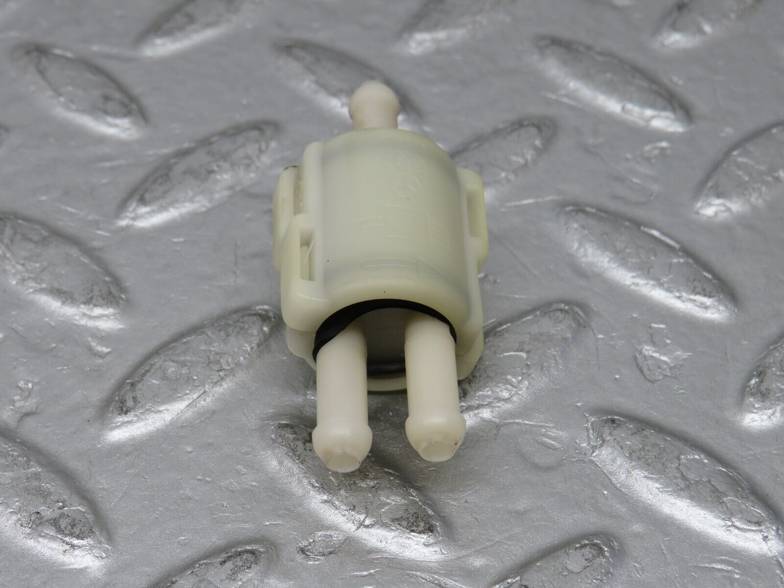 37753 Mercedes-Benz A124 320E Cabriolet Windscreen Washer Fluid Distributor