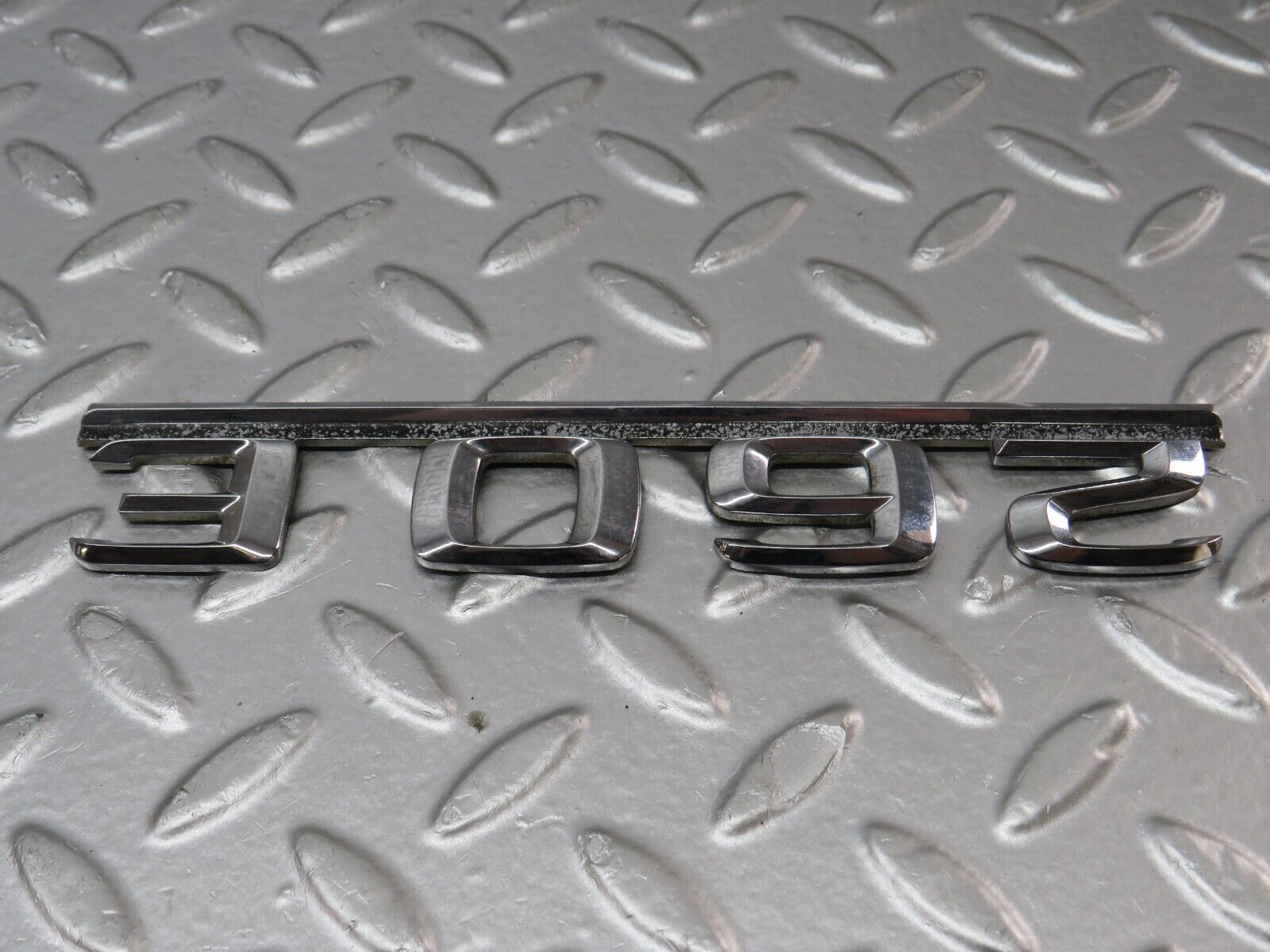 33964 Mercedes-Benz W124 260E Trunk Lid Badge Emblem 1248171515