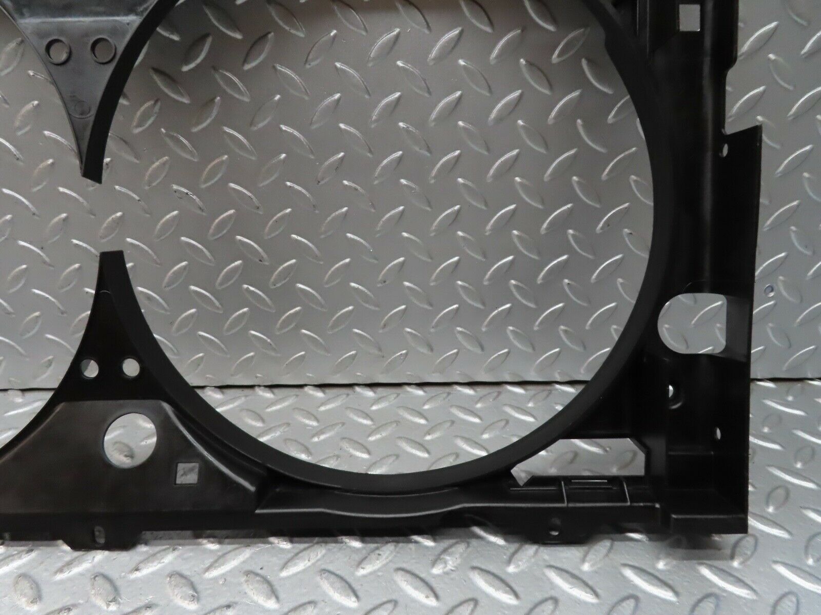 19635 Mercedes-Benz C140 CL420 Coupe Engine Fan Shroud 1405051855