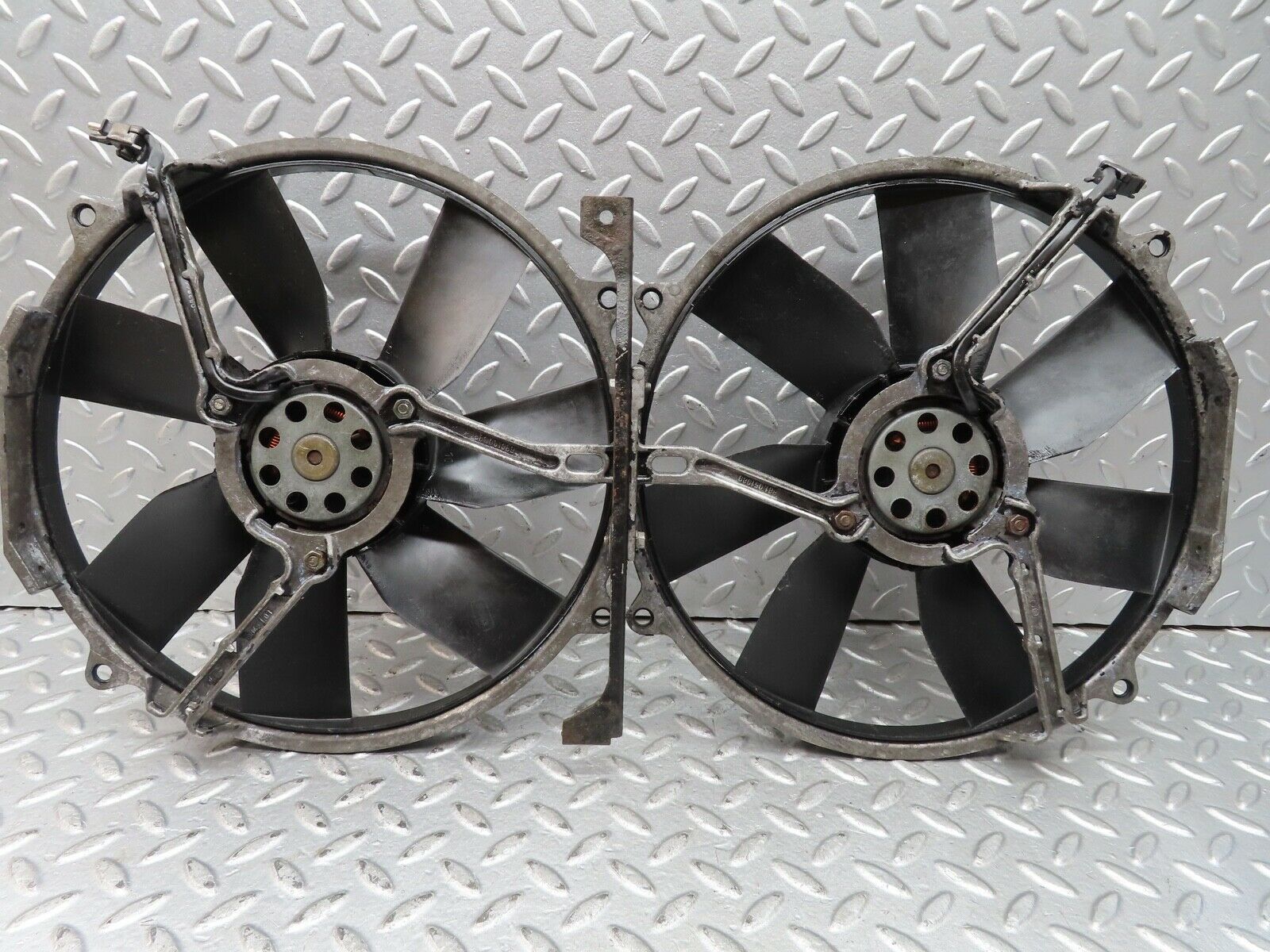 19636 Mercedes-Benz C140 CL420 Coupe Engine Cooling Fan AEG