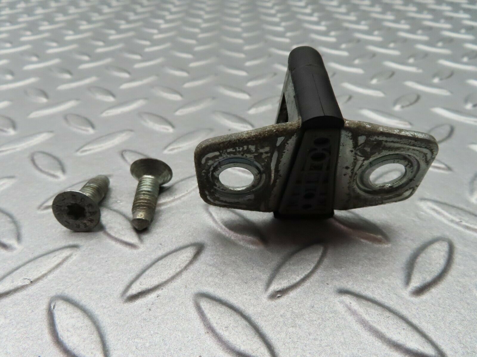 5368 Mercedes-Benz W124 230E Door Lock Latch