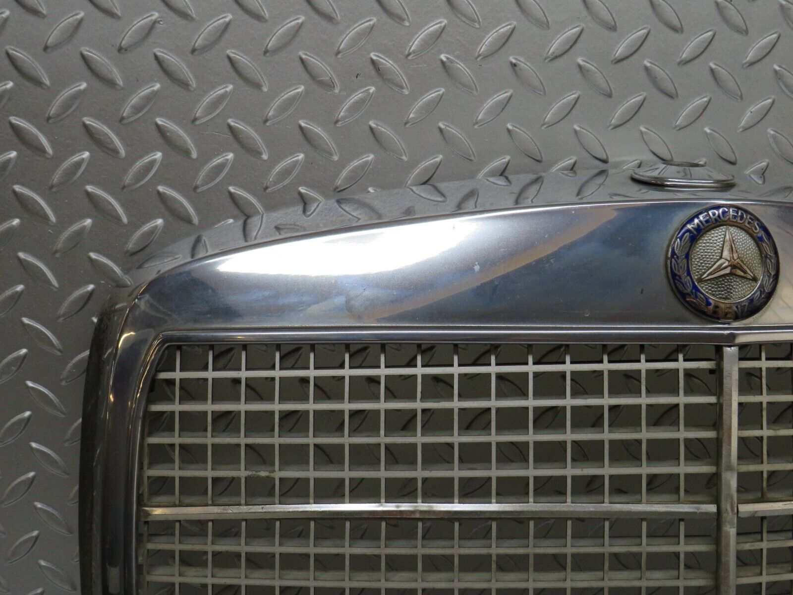 35837 Mercedes-Benz W108 Bonnet Grill Chrome