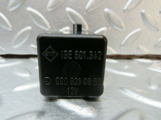 23982 Mercedes-Benz W123 280E Intermittent Wiper Relay 0008210863