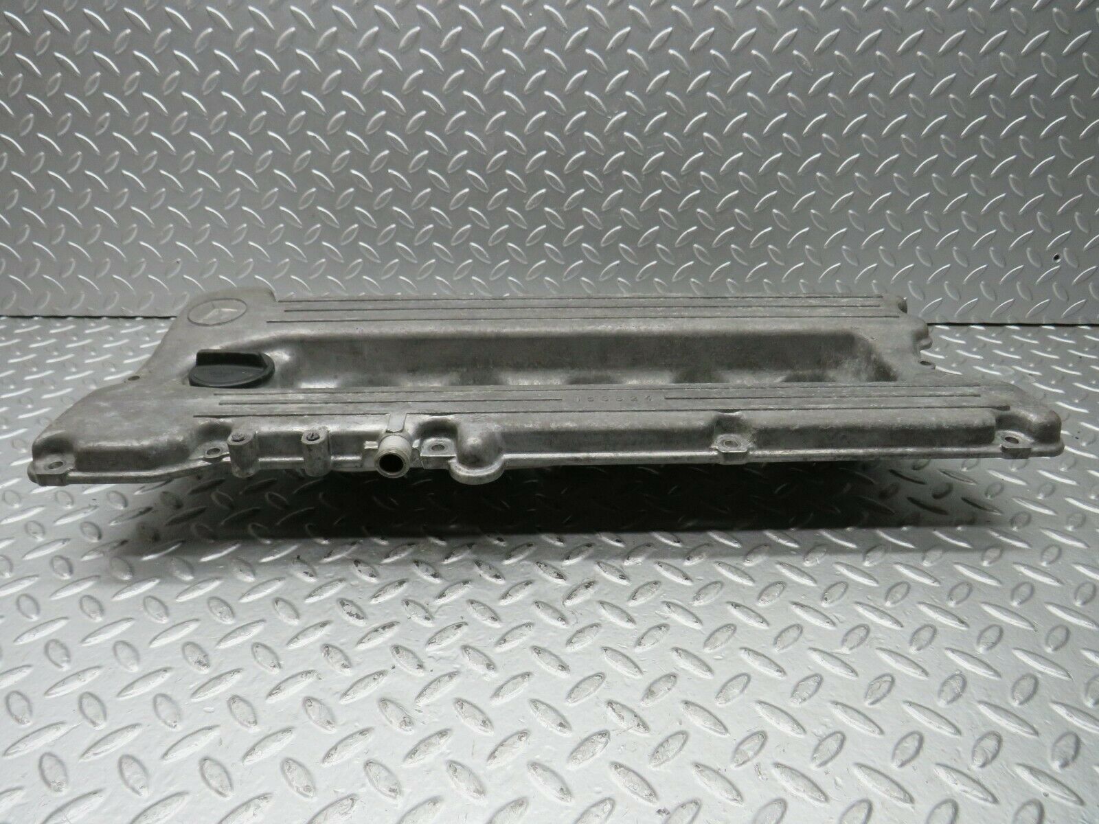 22232 Mercedes-Benz S123 280TE Wagon Cylinder Head Valve Cover 1100160905